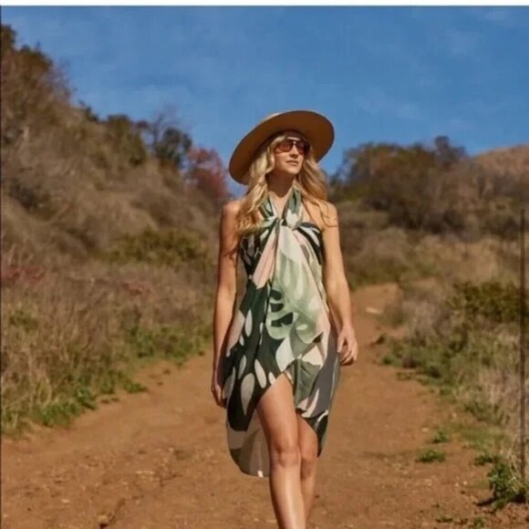 Virginia Wolf Monstera Multipurpose Beach Swim Wrap Dress Cover Up - Picture 1 of 11